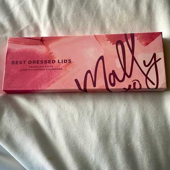 Mally “ best dressed” neutral and bold, Matt and shimmer 14 shade. NEW IN BOX - Picture 3 of 6